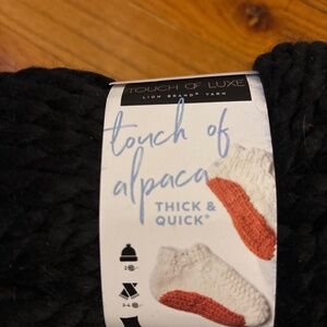 Touch of Alpaca Thick and Quick Yarn- Black